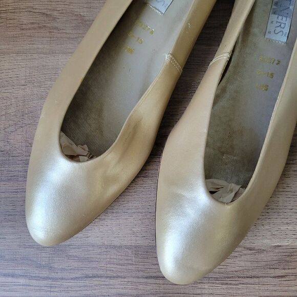 NEVER WORN VINTAGE PARTNERS MERVYNS LIGHT GOLD GENUINE LEATHER FLATS 10M - Picture 7 of 15